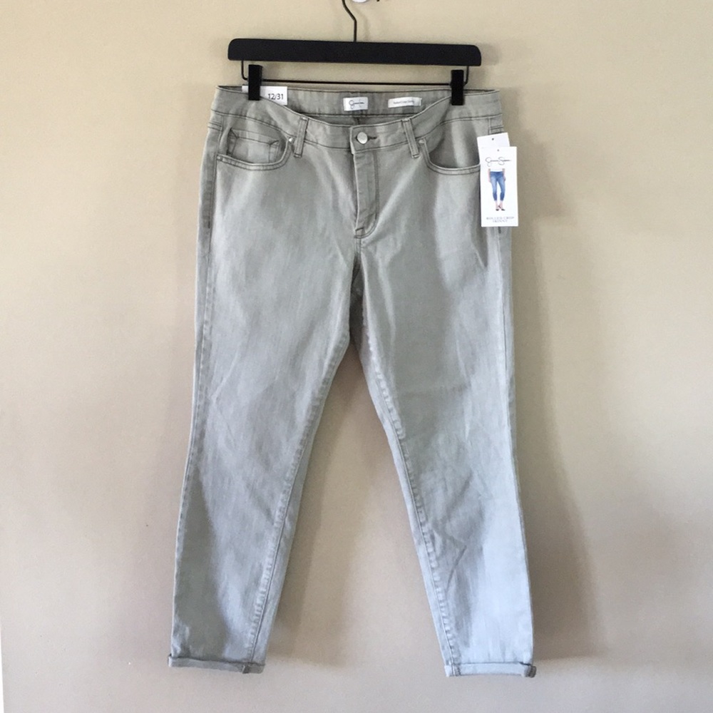 Jessica Simpson crop jeans 🌹